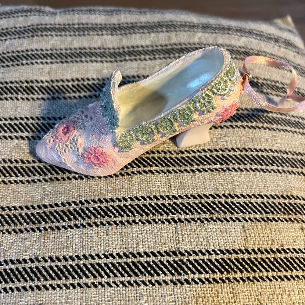 Pink Lace Shoe Ornament - Picture 3 of 5